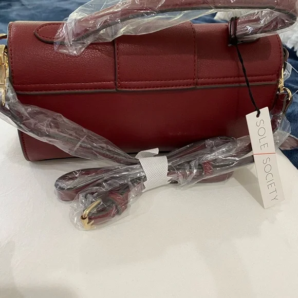⬇️ PRICE ⬇️ SOLE SOCIETY -  Lumi Buckle Flap Faux Leather Crossbody Bag - Berry - Picture 12 of 14